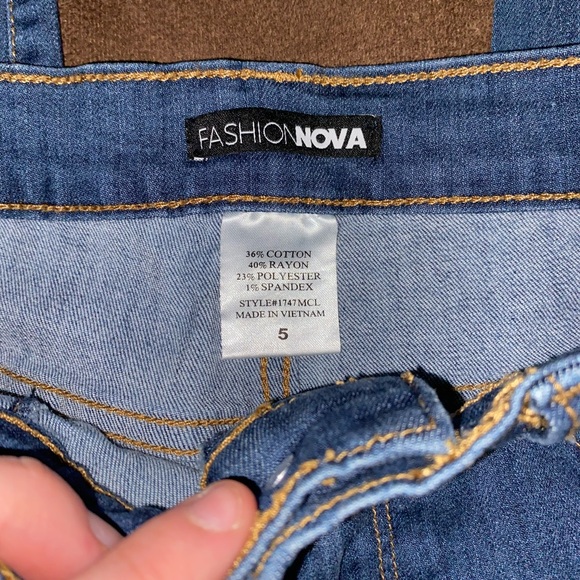 Distressed jeans - Picture 2 of 3